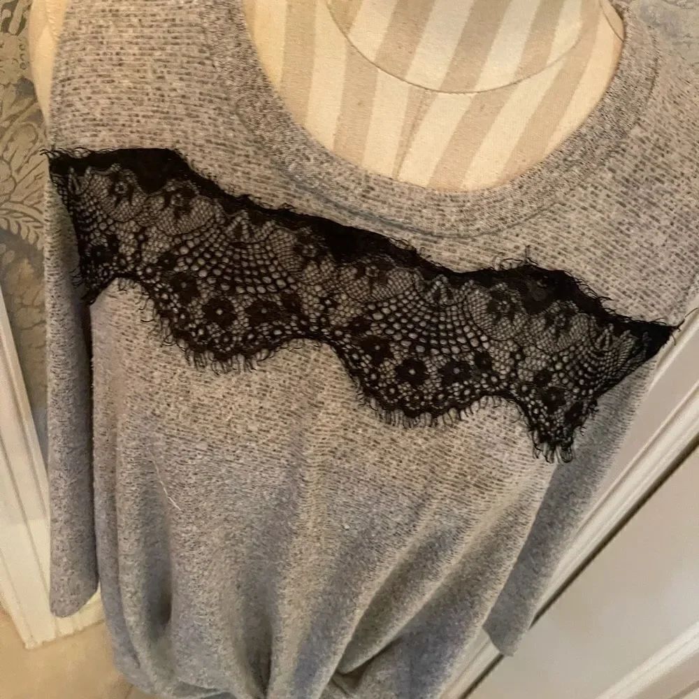 AWESOME KNIT Cold Shoulder Top! - Picture 9 of 16